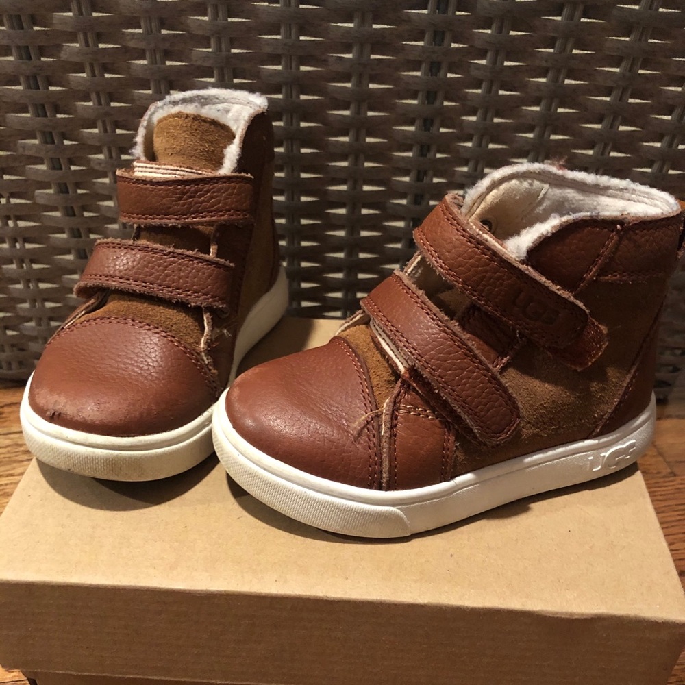 Toddler UGG boots T Rennon II